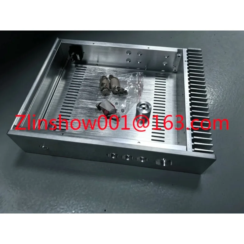 BRZHiFi - single-side cooling, full aluminum, amplifier case in full silver BZ3207S
BRZHiFi - single-side cooling, full aluminum, amplifier case in full silver BZ3207S