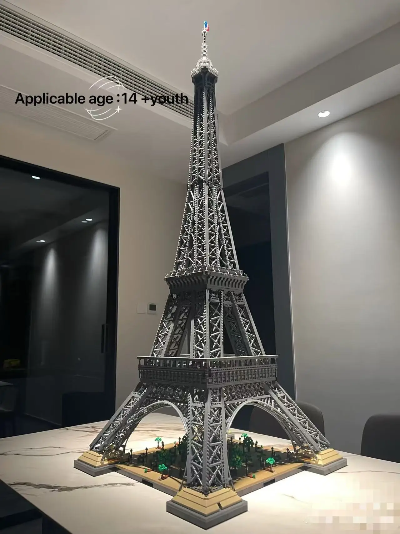 Новые украшения 1,5 м Эйфелева башня 10307 10001 шт. PARIS Архитектурная модель Строительный блок Кирпичный комплект для взрослых и детей Подарочный набор игрушек
Новые украшения 1,5 м Эйфелева башня 10307 10001 шт. PARIS Архитектурная модель Строительный блок Кирпичный комплект для взрослых и детей Подарочный набор игрушек