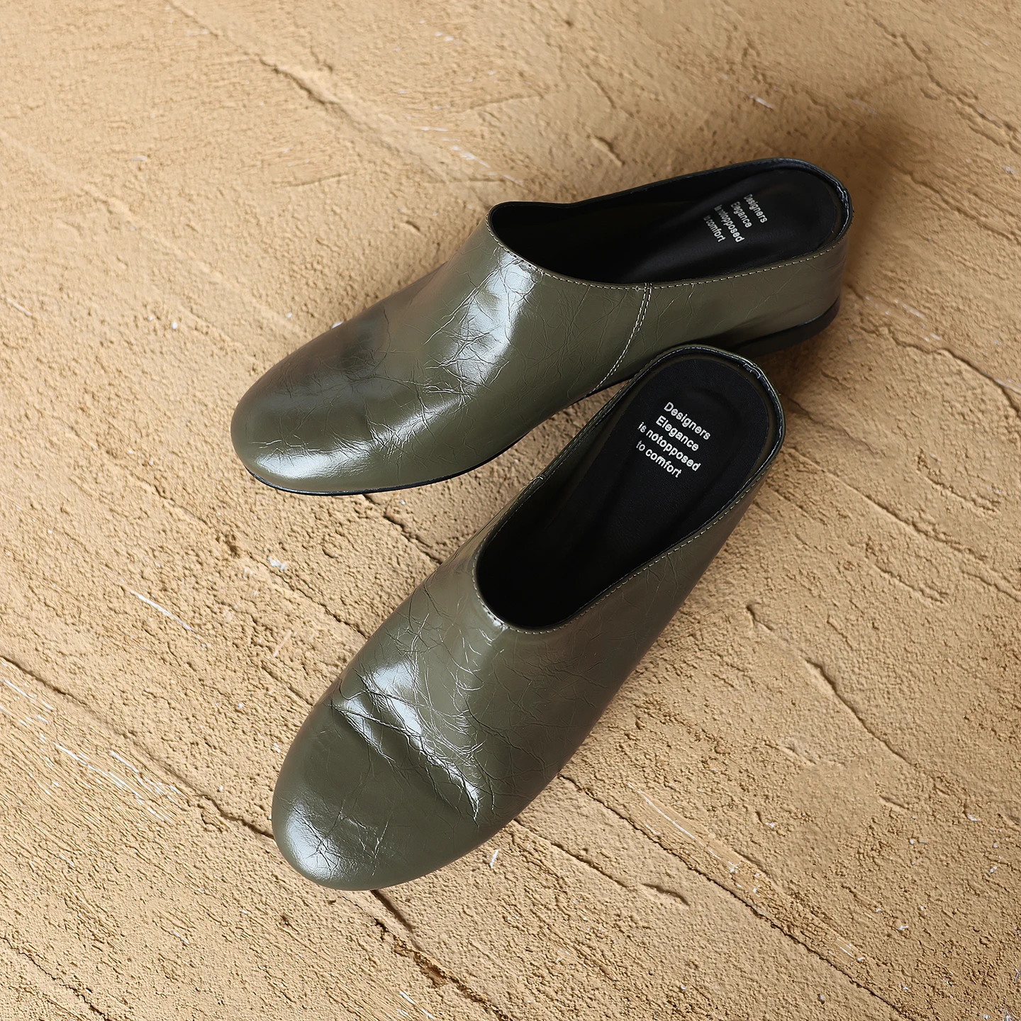 New Genuine Leather Cowhide Women Mules, Round Toe Slip-on Women Slippers,Fashion Flats Women Shoes
New Genuine Leather Cowhide Women Mules, Round Toe Slip-on Women Slippers,Fashion Flats Women Shoes