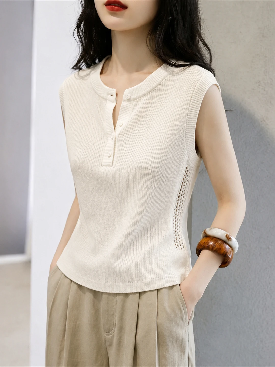 Ice Silk Knitted Vest Sleeveless round Neck Half Open Summer Fashion Gentle Style Women's Casual Wear Straight Cut Commute Style
Ice Silk Knitted Vest Sleeveless round Neck Half Open Summer Fashion Gentle Style Women's Casual Wear Straight Cut Commute Style