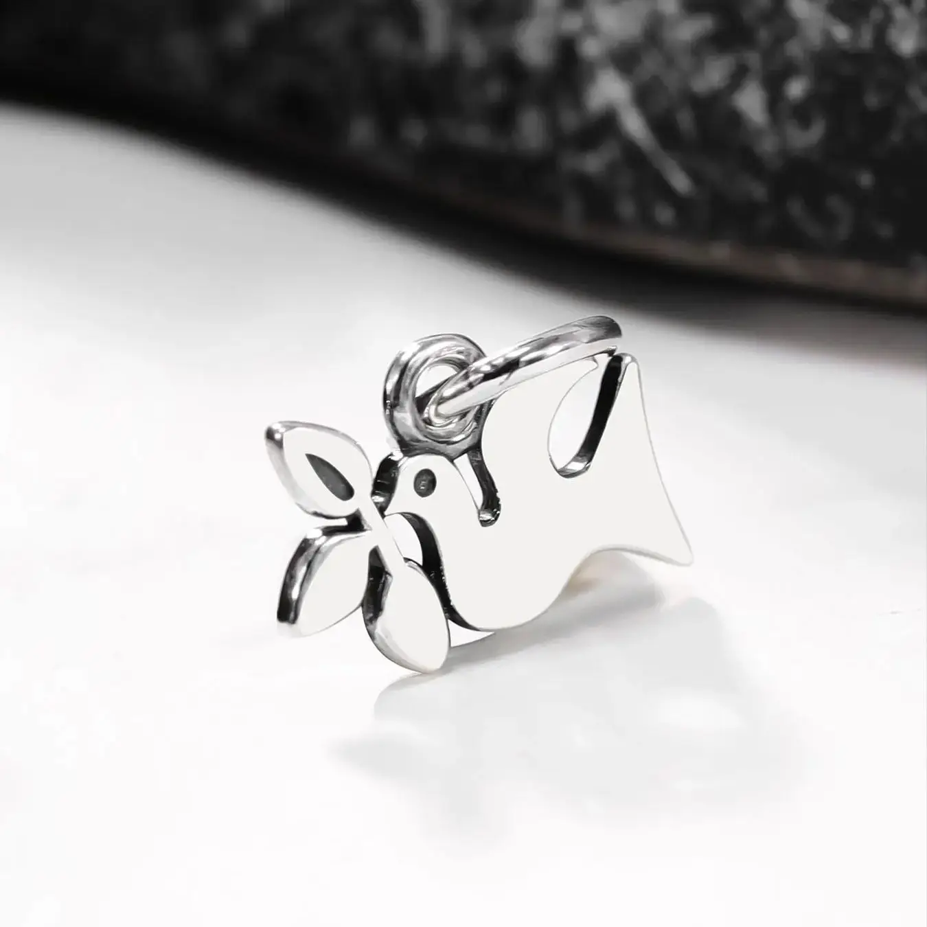 DJ071 genuine 925 sterling silver keychain DIY silver jewelry pigeon pendant
DJ071 genuine 925 sterling silver keychain DIY silver jewelry pigeon pendant