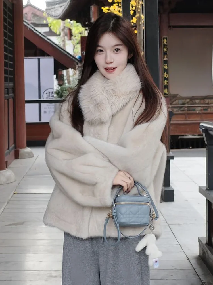 Пальто с меховым воротником в стиле ретро, женская зимняя верхняя одежда, длинный све, свободная посадка, экологически чистая куртка из искусственного меха норки
Пальто с меховым воротником в стиле ретро, женская зимняя верхняя одежда, длинный све, свободная посадка, экологически чистая куртка из искусственного меха норки