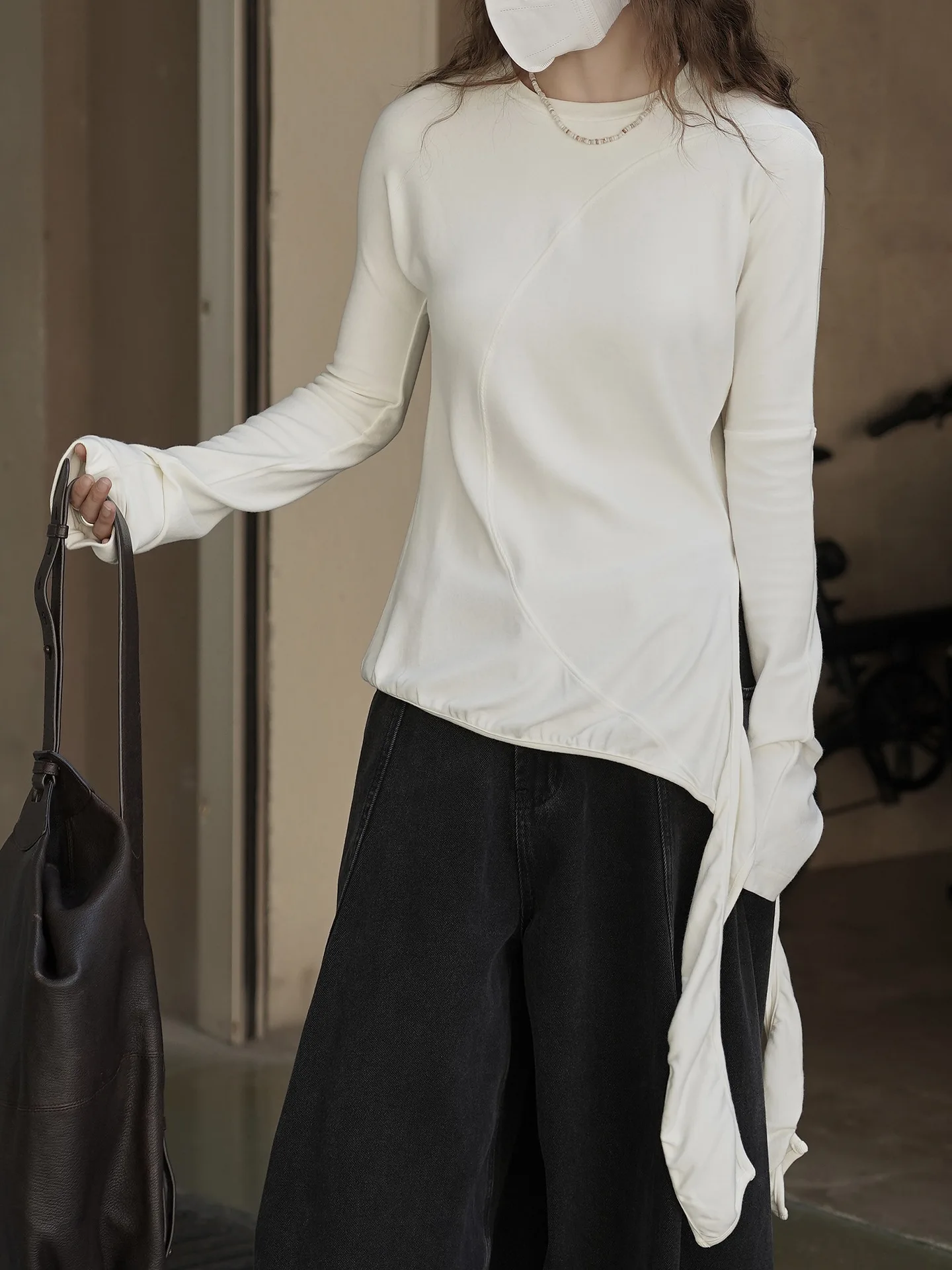 Зимняя новая корейская стильная модная дизайнерская трикотажная рубашка с асимметричным изогнутым ремешком, облегающий приятный для кожи топ для женщин
Зимняя новая корейская стильная модная дизайнерская трикотажная рубашка с асимметричным изогнутым ремешком, облегающий приятный для кожи топ для женщин