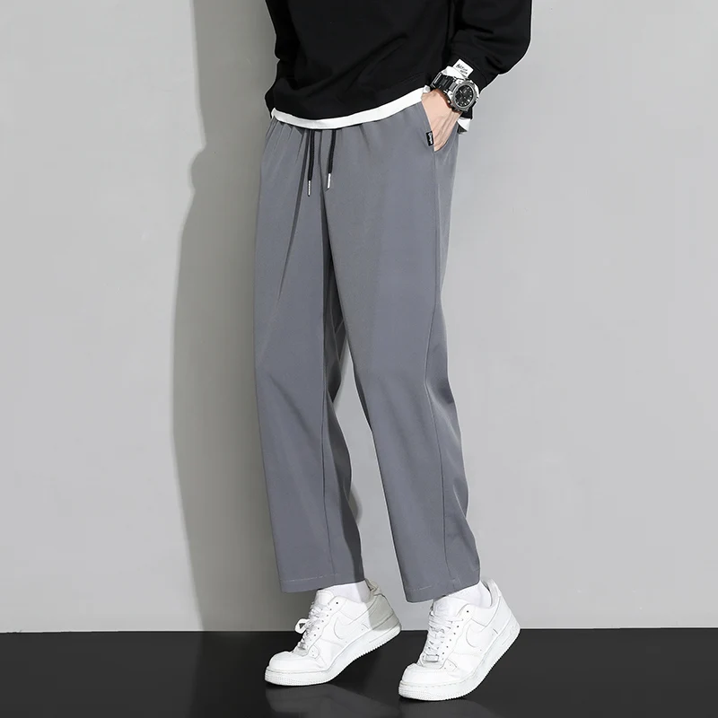 Spring and autumn men's loose pants with elastic waistband and drawstring, casual plain-colored bottoms, soft and breathable
Spring and autumn men's loose pants with elastic waistband and drawstring, casual plain-colored bottoms, soft and breathable