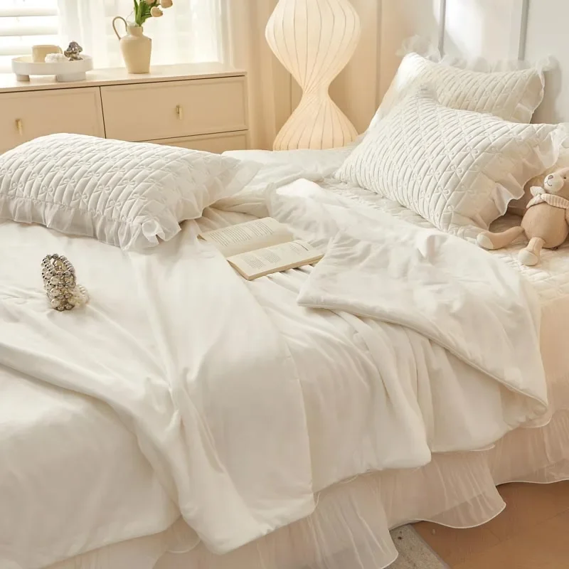 European Style Ice Silk Summer Cool Quilts Summer Bedroom Nap Air Conditioner Quilted Bedspread Simple Ice Silk Quilt cover
European Style Ice Silk Summer Cool Quilts Summer Bedroom Nap Air Conditioner Quilted Bedspread Simple Ice Silk Quilt cover