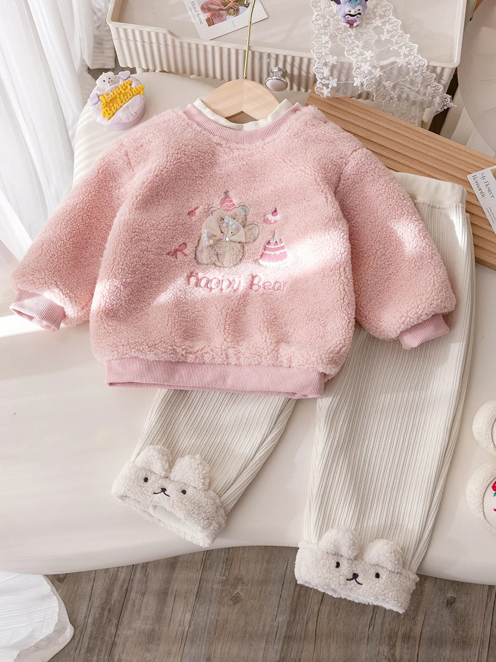 Girls Autumn Winter Plush Thick Hoodies Suit Kids Cartoon Bear Lamb Wool Velvet Pullover Tops+Pants 2Pacs Children Clothes Set
Girls Autumn Winter Plush Thick Hoodies Suit Kids Cartoon Bear Lamb Wool Velvet Pullover Tops+Pants 2Pacs Children Clothes Set