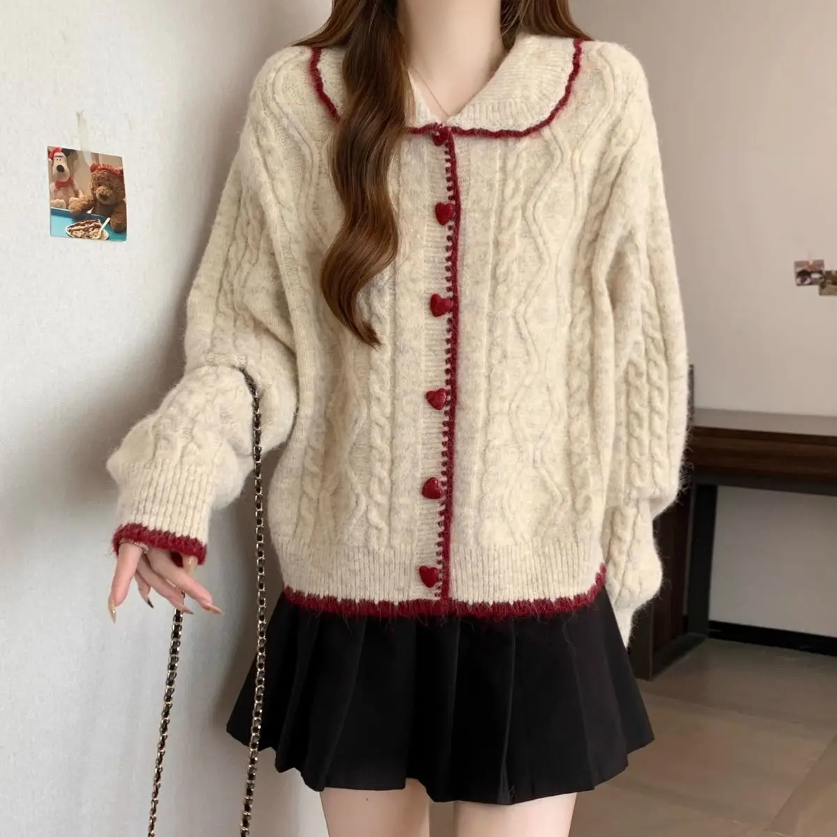 New Loose Sweater Autumn Winter Retro Love Button Knitted Sweater Women's Outer Wear Lazy Style Doll Collar Twist Cardigan Tops
New Loose Sweater Autumn Winter Retro Love Button Knitted Sweater Women's Outer Wear Lazy Style Doll Collar Twist Cardigan Tops