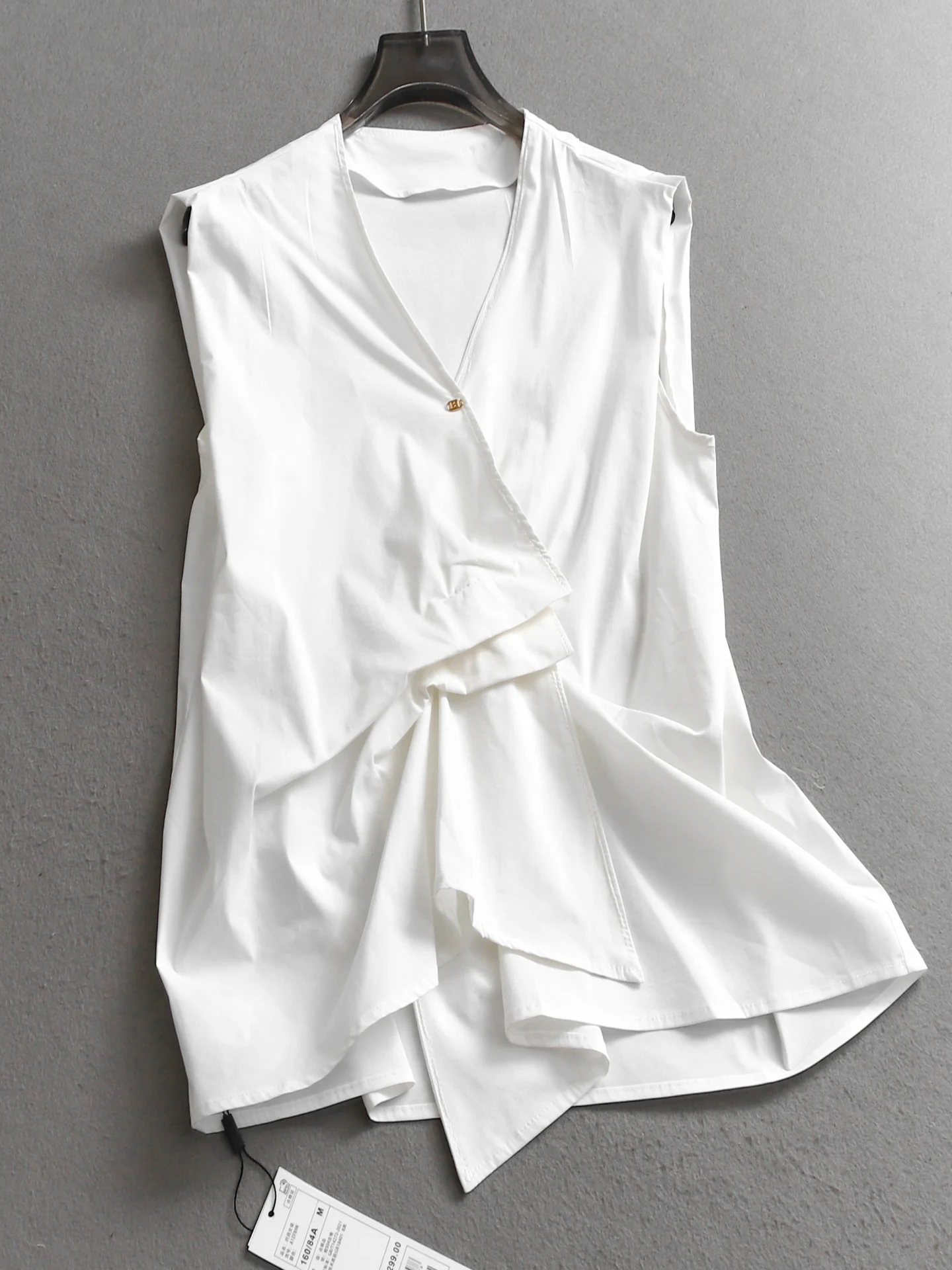 Modern Women's Loose Fit V-Neck Shirt without Sleeves Pleated Pure Color Summer New Style Polyester Fiber Commute Style
Modern Women's Loose Fit V-Neck Shirt without Sleeves Pleated Pure Color Summer New Style Polyester Fiber Commute Style