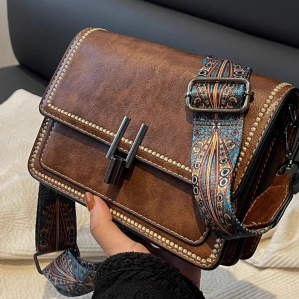 2025 Retro Light Luxury, Wide Shoulder Clamshell Lock, Women's Crossbody Bag, Party, Dinner, Commuting Small Square Bag
2025 Retro Light Luxury, Wide Shoulder Clamshell Lock, Women's Crossbody Bag, Party, Dinner, Commuting Small Square Bag