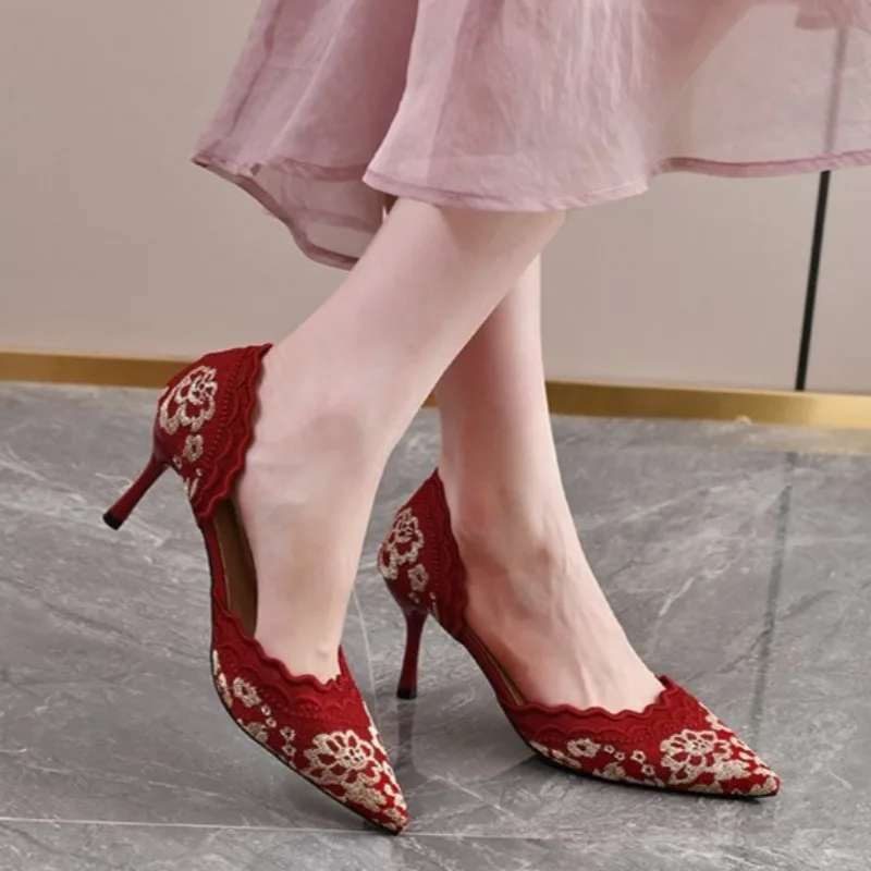 Thin high-heeled sandals spring and summer new pointed shallow mouth hollow mesh wedding shoes banquet dress women's shoes
Thin high-heeled sandals spring and summer new pointed shallow mouth hollow mesh wedding shoes banquet dress women's shoes