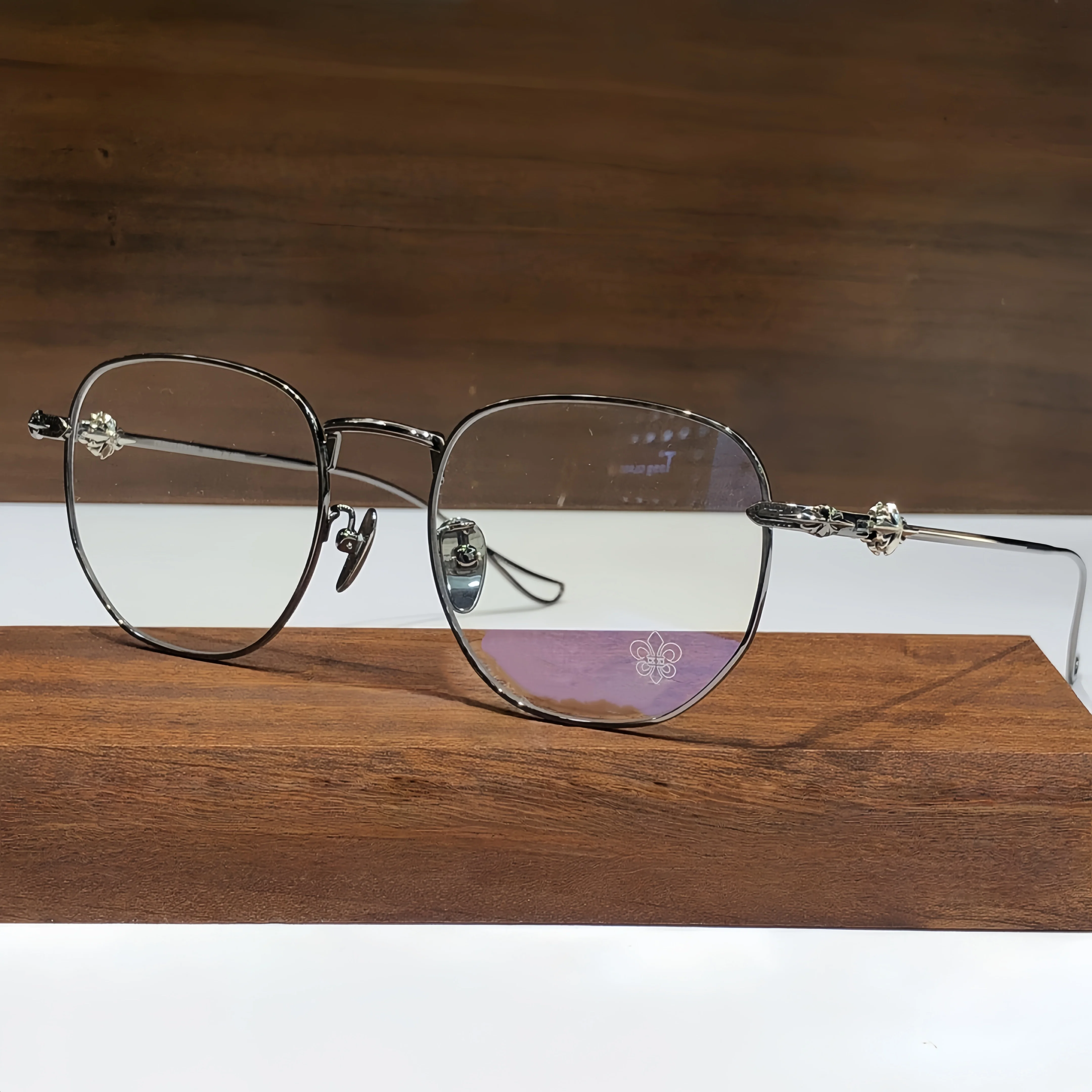 New Anti Blue Light Lens Rectangular Full Frame Titanium Eyeglass Frame Fashionable Business Glasses Korean Classic Style Unisex
New Anti Blue Light Lens Rectangular Full Frame Titanium Eyeglass Frame Fashionable Business Glasses Korean Classic Style Unisex