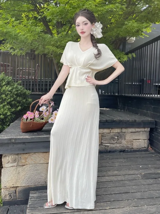 Elegant V-Neck Knitted Top And High Waist Skirt Two-Piece Set for Women Summer Fashion Casual Style Anti-Wrinkle Short S...
Elegant V-Neck Knitted Top And High Waist Skirt Two-Piece Set for Women Summer Fashion Casual Style Anti-Wrinkle Short S...
