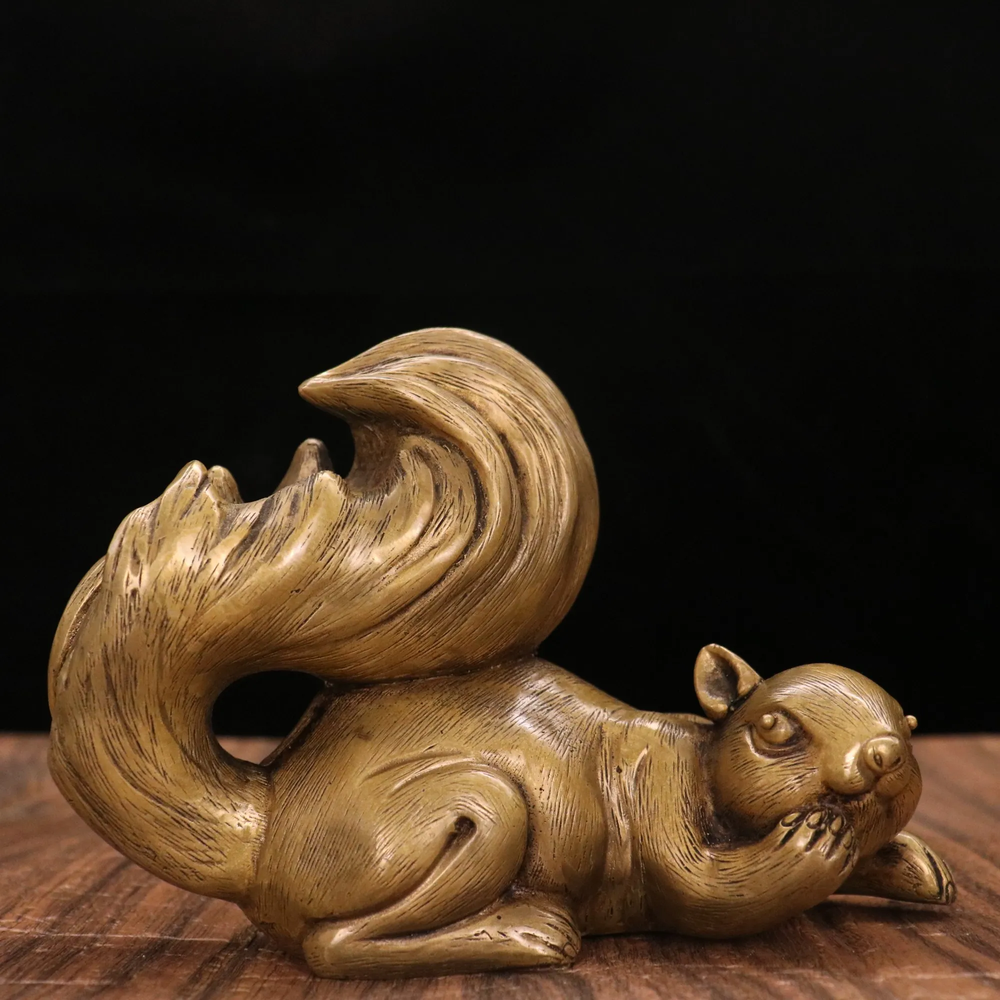 Brass Squirrel Figurine - Elegant Living Room Entryway Decor, Premium Home Craft Decorative Accent
Brass Squirrel Figurine - Elegant Living Room Entryway Decor, Premium Home Craft Decorative Accent