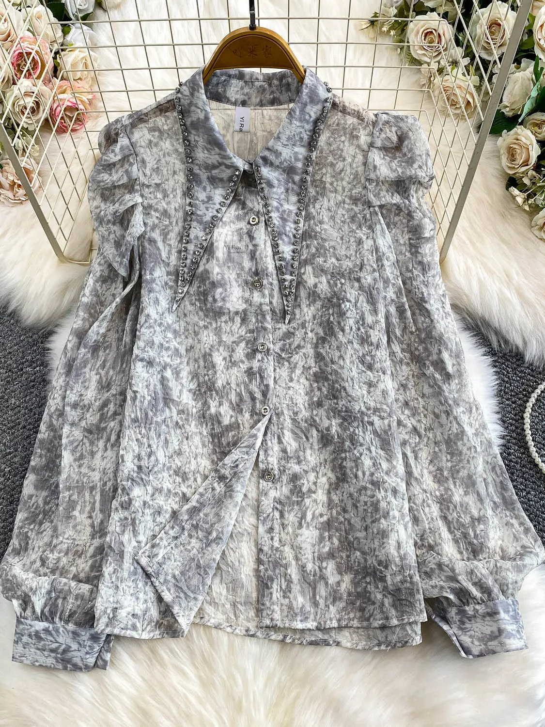 Ladies' Sharp Collar Lantern Sleeve Shirt Diamond Embedded Fashionable Bright Thread Gradient Sun Protection Top for Autumn W...
Ladies' Sharp Collar Lantern Sleeve Shirt Diamond Embedded Fashionable Bright Thread Gradient Sun Protection Top for Autumn W...