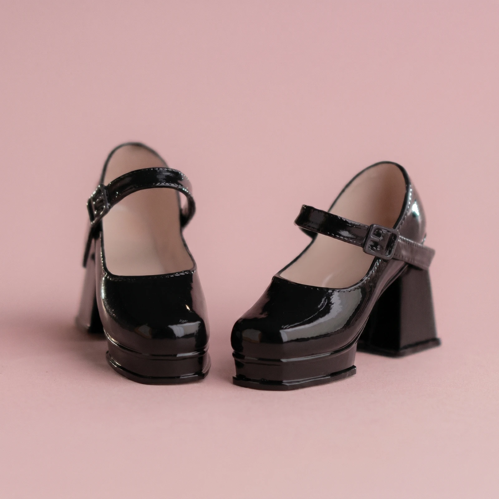 Doll Shoes with Ankle Strap Glossy Doll Platform Shoes Platform Pumps Collectible Footwear Functional for Customizers
Doll Shoes with Ankle Strap Glossy Doll Platform Shoes Platform Pumps Collectible Footwear Functional for Customizers