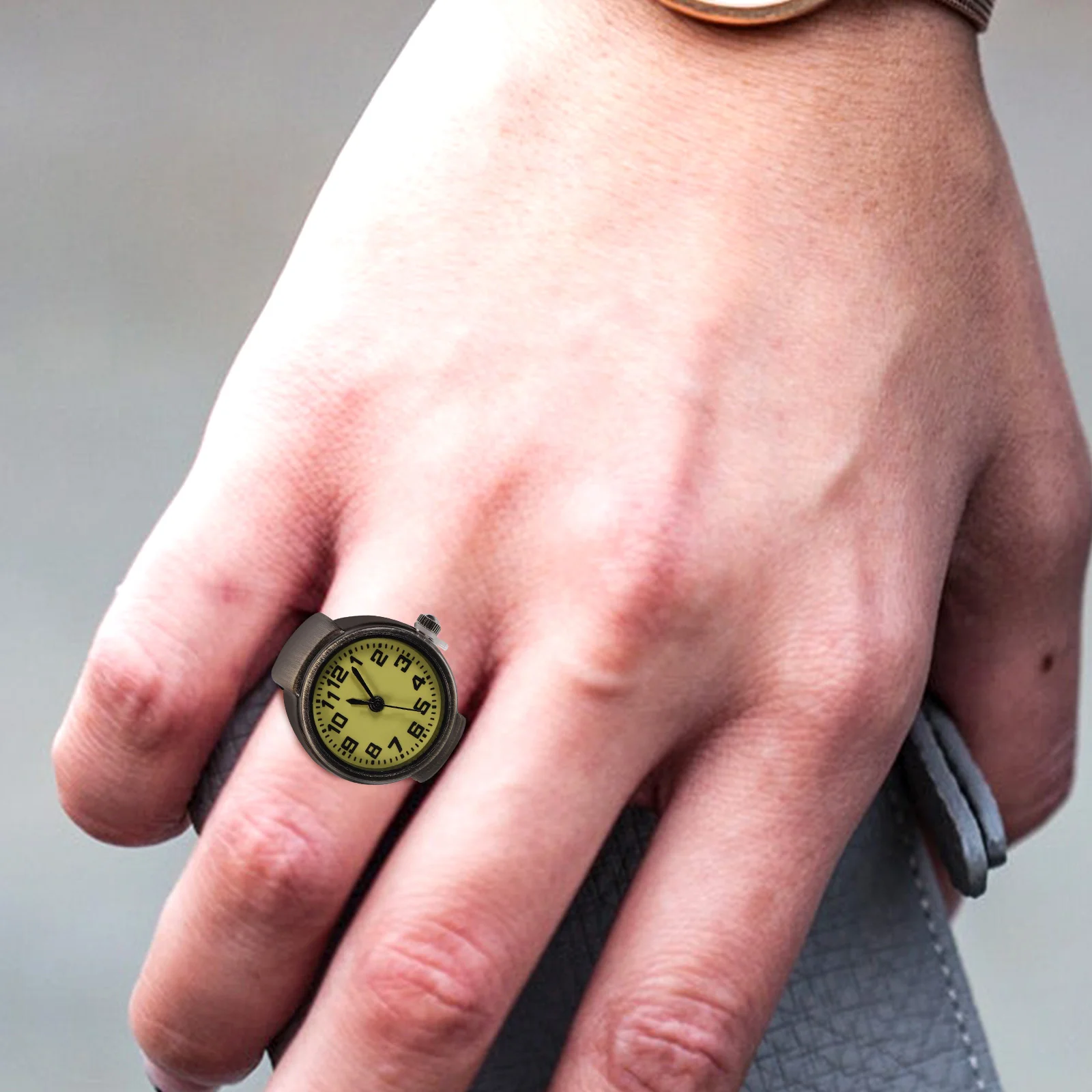 Retro Vintage Watch Ring Small Size Quartz Finger Watches Decorative Rhinestones Jewelry Zinc Alloy Durable Great Gift Idea
Retro Vintage Watch Ring Small Size Quartz Finger Watches Decorative Rhinestones Jewelry Zinc Alloy Durable Great Gift Idea