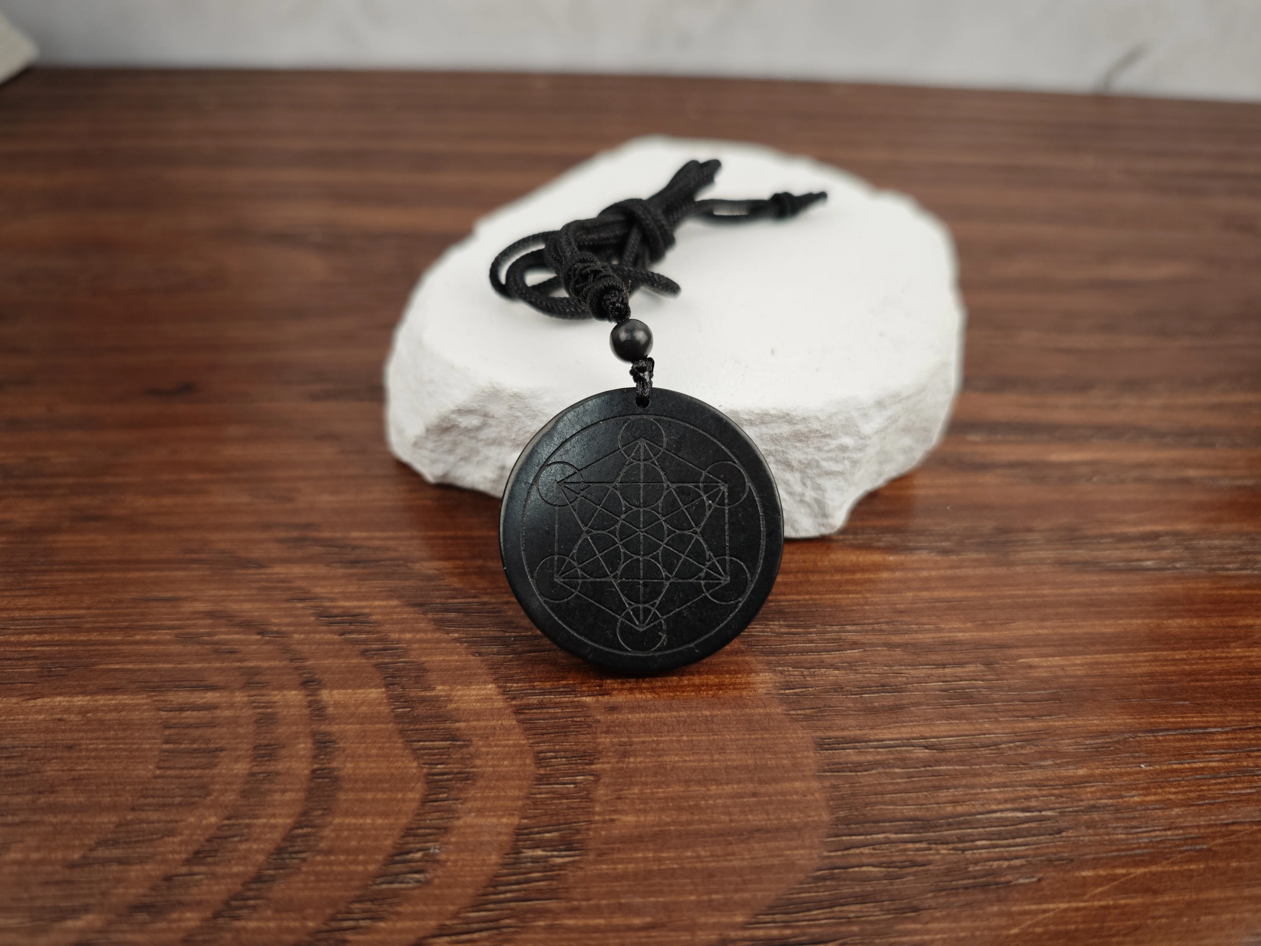 Shungite ожерелье с подвеской роскошное ручная работа Shungite ожерелье с круглой подвеской Shungite Ожерелье Подвески солитер
Shungite ожерелье с подвеской роскошное ручная работа Shungite ожерелье с круглой подвеской Shungite Ожерелье Подвески солитер