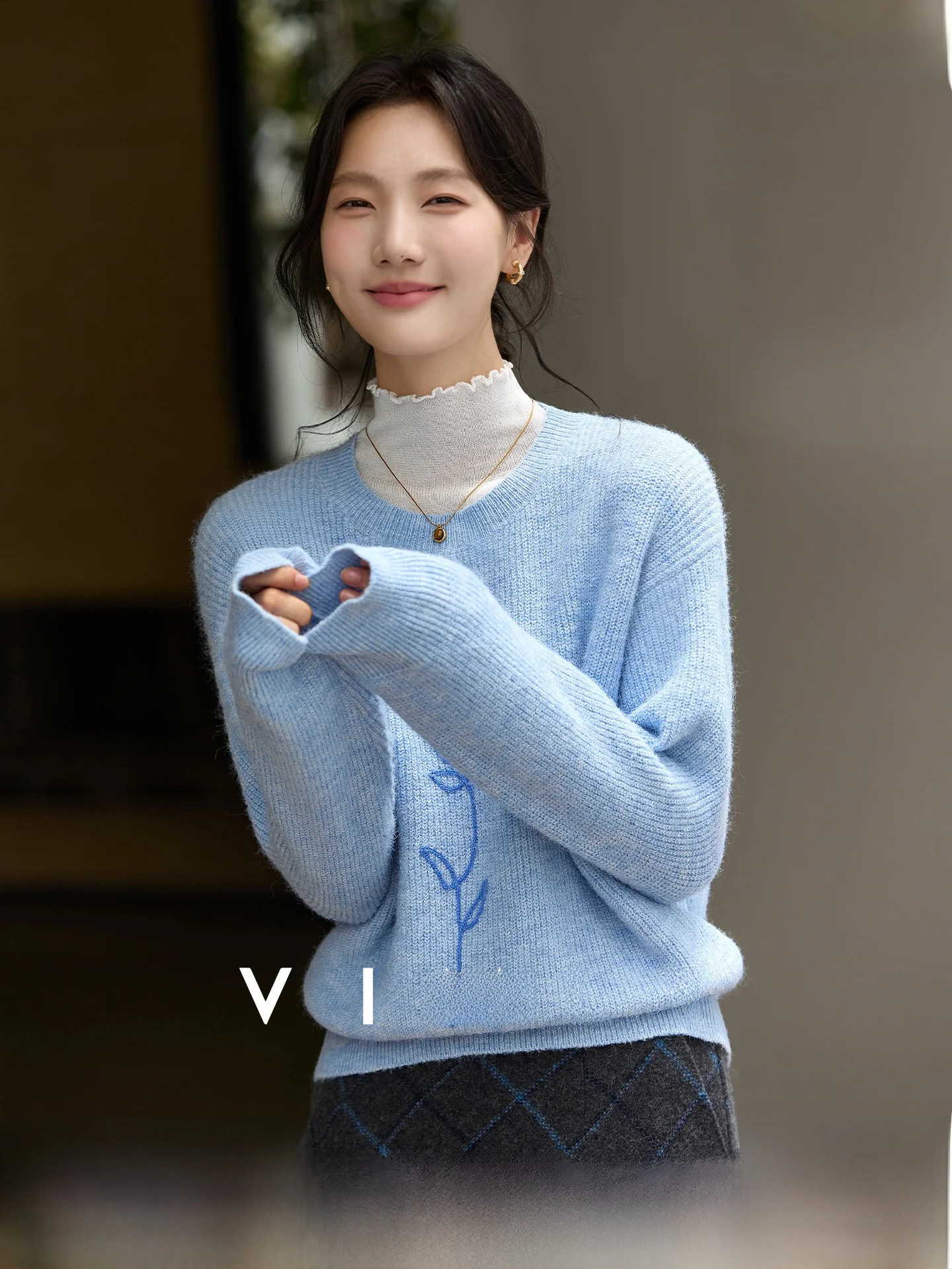 Blue Embroidered round Neck Knitwear Loose Fit Casual Style Women's Sweater Autumn Winter Seasonal Fashionable Top for Youth
Blue Embroidered round Neck Knitwear Loose Fit Casual Style Women's Sweater Autumn Winter Seasonal Fashionable Top for Youth