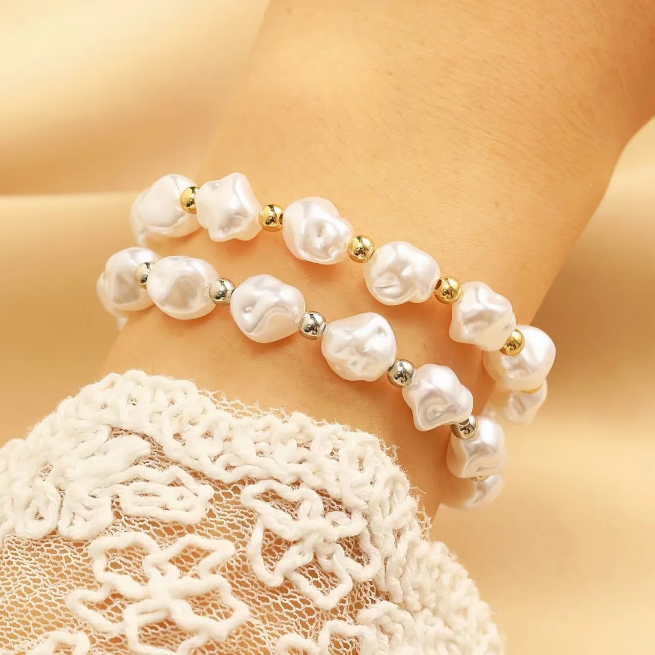 French Vintage Irregular Baroque Imitation Pearl Bangle for Women Exaggeration Special-Shaped Pearl Elastic Rope BraceletJewelry
French Vintage Irregular Baroque Imitation Pearl Bangle for Women Exaggeration Special-Shaped Pearl Elastic Rope BraceletJewelry