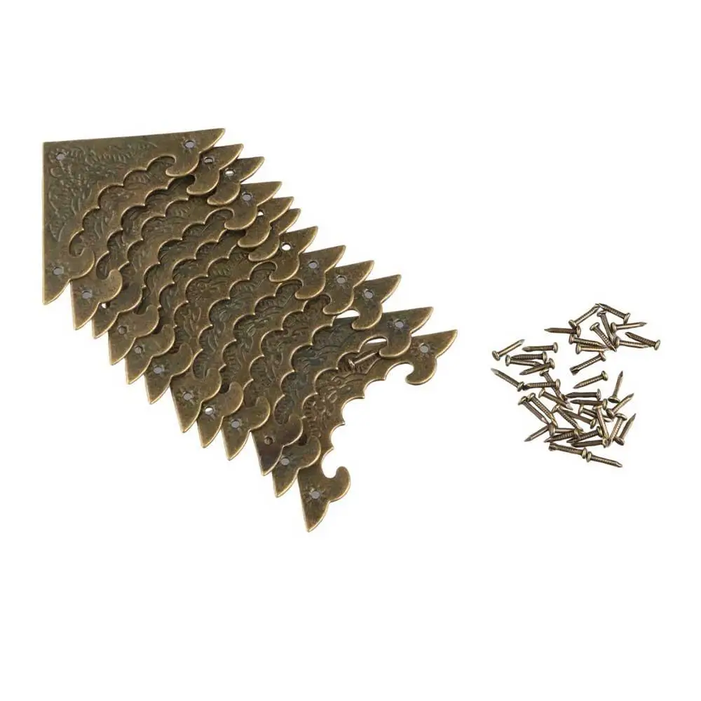 Бронзовая железная деревянная шкатулка с резным цветочным узором, шкатулка для драгоценностей, угловая защита, угловые кронштейны для ног, защитная крышка
Бронзовая железная деревянная шкатулка с резным цветочным узором, шкатулка для драгоценностей, угловая защита, угловые кронштейны для ног, защитная крышка