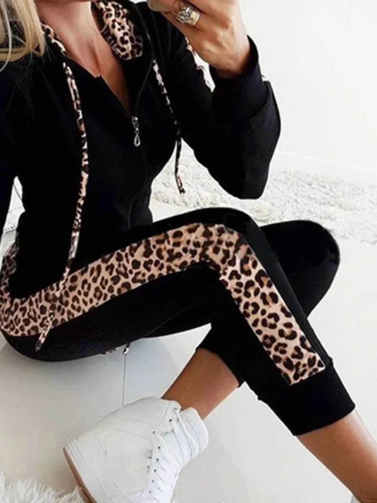 Ladies Casual Splicing Printed Sports Set Long Sve Hoodie And Pants Autumn Faion Two-Piece Set Comfortable Leisure Outfit
Ladies Casual Splicing Printed Sports Set Long Sve Hoodie And Pants Autumn Faion Two-Piece Set Comfortable Leisure Outfit