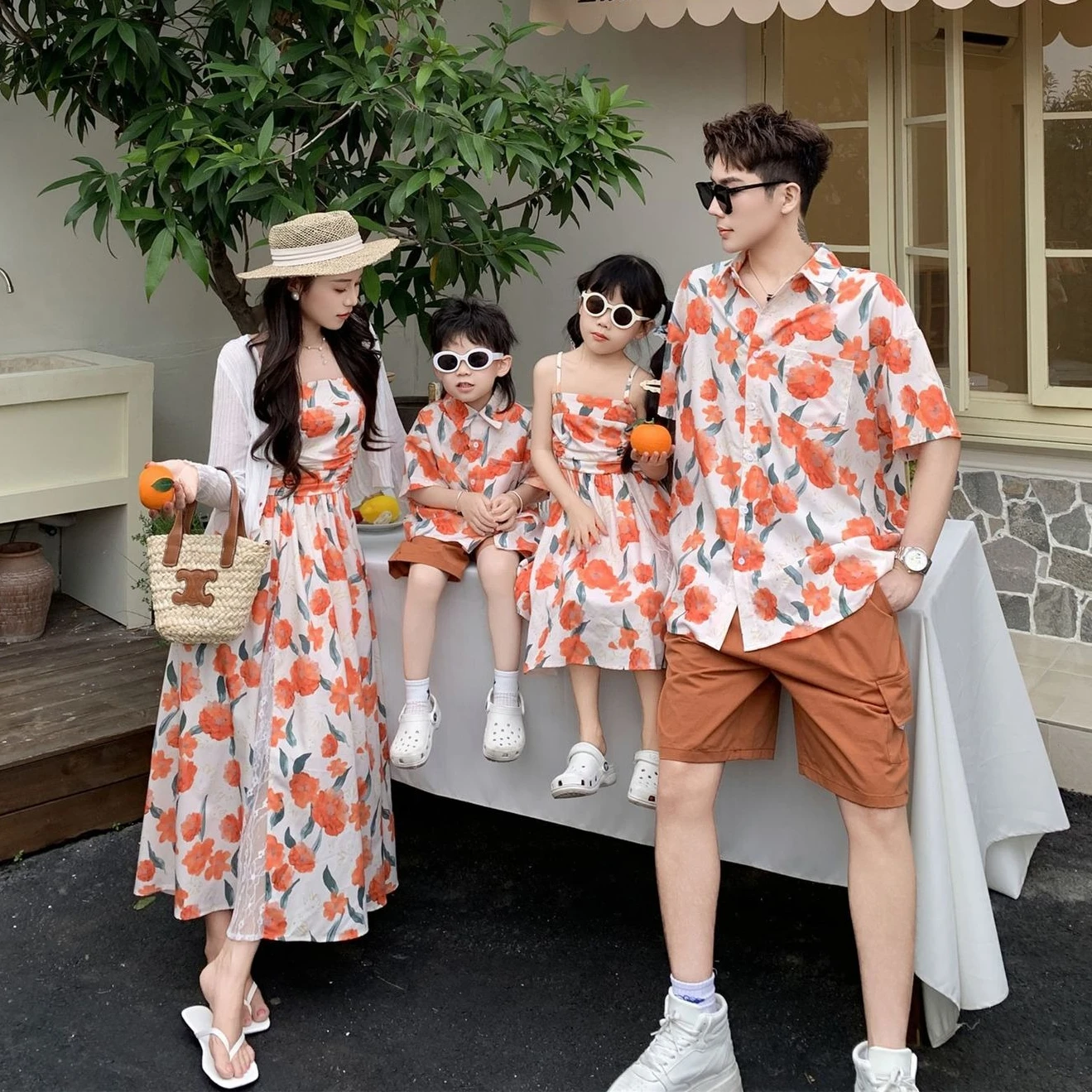 2026 Summer Mommy and Me Floral Print Family Matching Outfit Casual Beach Dress & Shirt Set for Mom Dad Daughter Son
2026 Summer Mommy and Me Floral Print Family Matching Outfit Casual Beach Dress & Shirt Set for Mom Dad Daughter Son