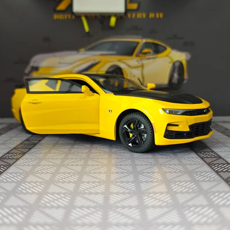 Модель спортивного автомобиля Camaro 2023 в масштабе 1:24, литая под давлением, из металлического сплава, со звуком и светом, коллекционная, детская игрушка, подарок
Модель спортивного автомобиля Camaro 2023 в масштабе 1:24, литая под давлением, из металлического сплава, со звуком и светом, коллекционная, детская игрушка, подарок