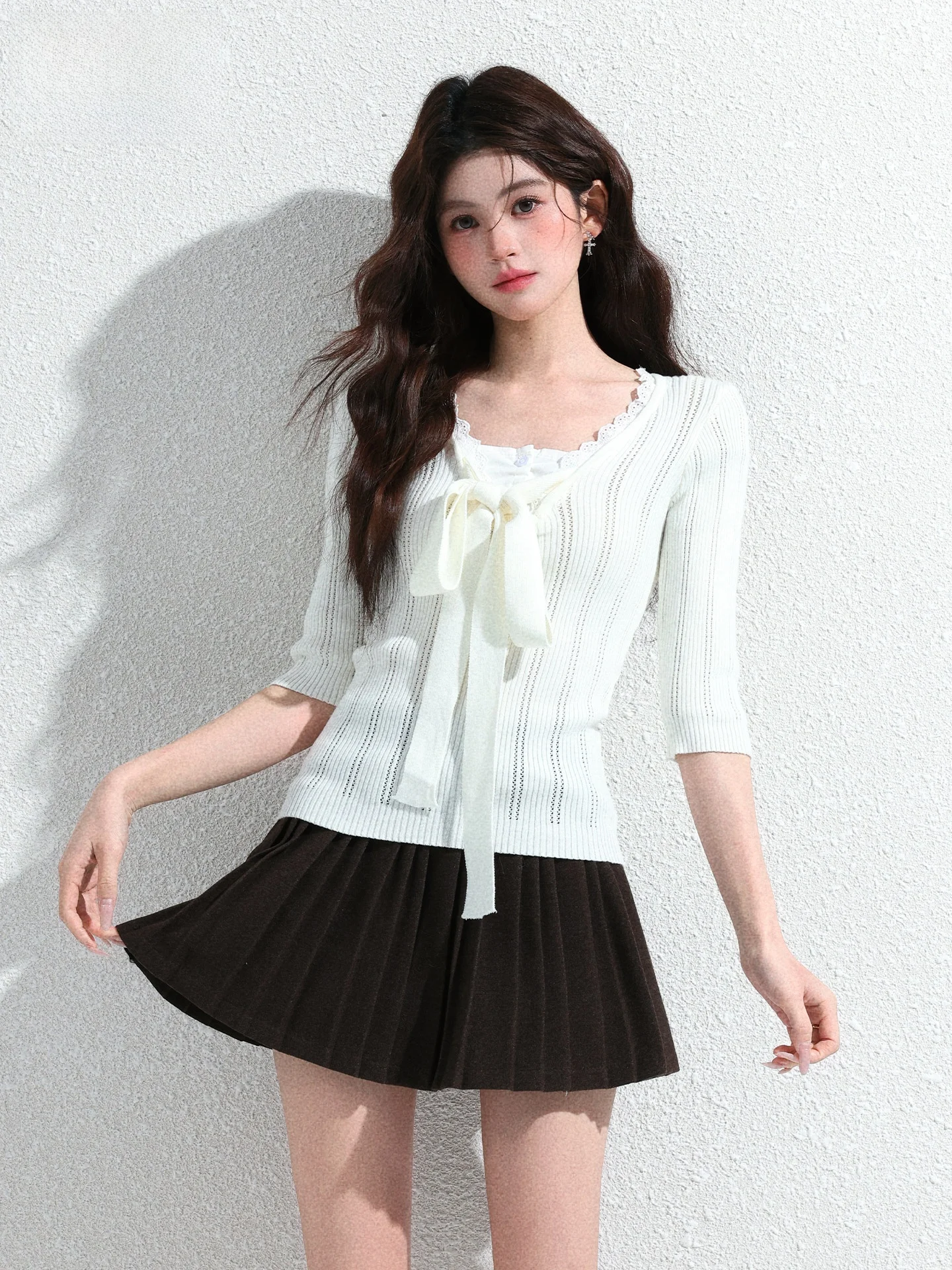 White Lace Splice Fake Two-Piece Knitted Top Women's Slim Fit Casual Base Shirt Summer New Style 2026 Fashion Trend
White Lace Splice Fake Two-Piece Knitted Top Women's Slim Fit Casual Base Shirt Summer New Style 2026 Fashion Trend