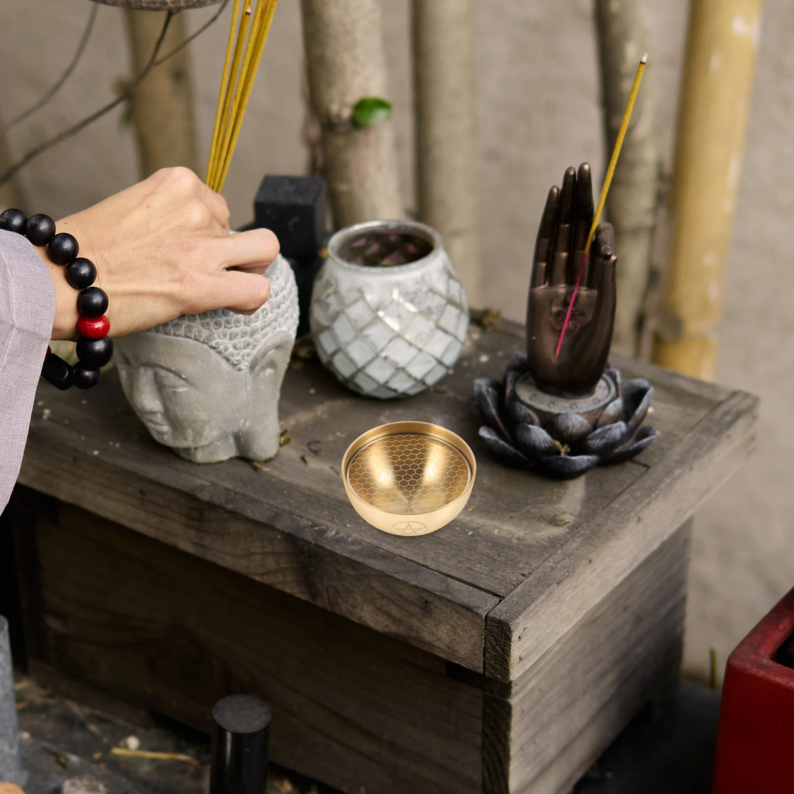 1Pcs High Quality Brass Incense Bowl Worship Vessel Sacred Offering Dish Altar Decoration Religious Ornaments Party Supply
1Pcs High Quality Brass Incense Bowl Worship Vessel Sacred Offering Dish Altar Decoration Religious Ornaments Party Supply