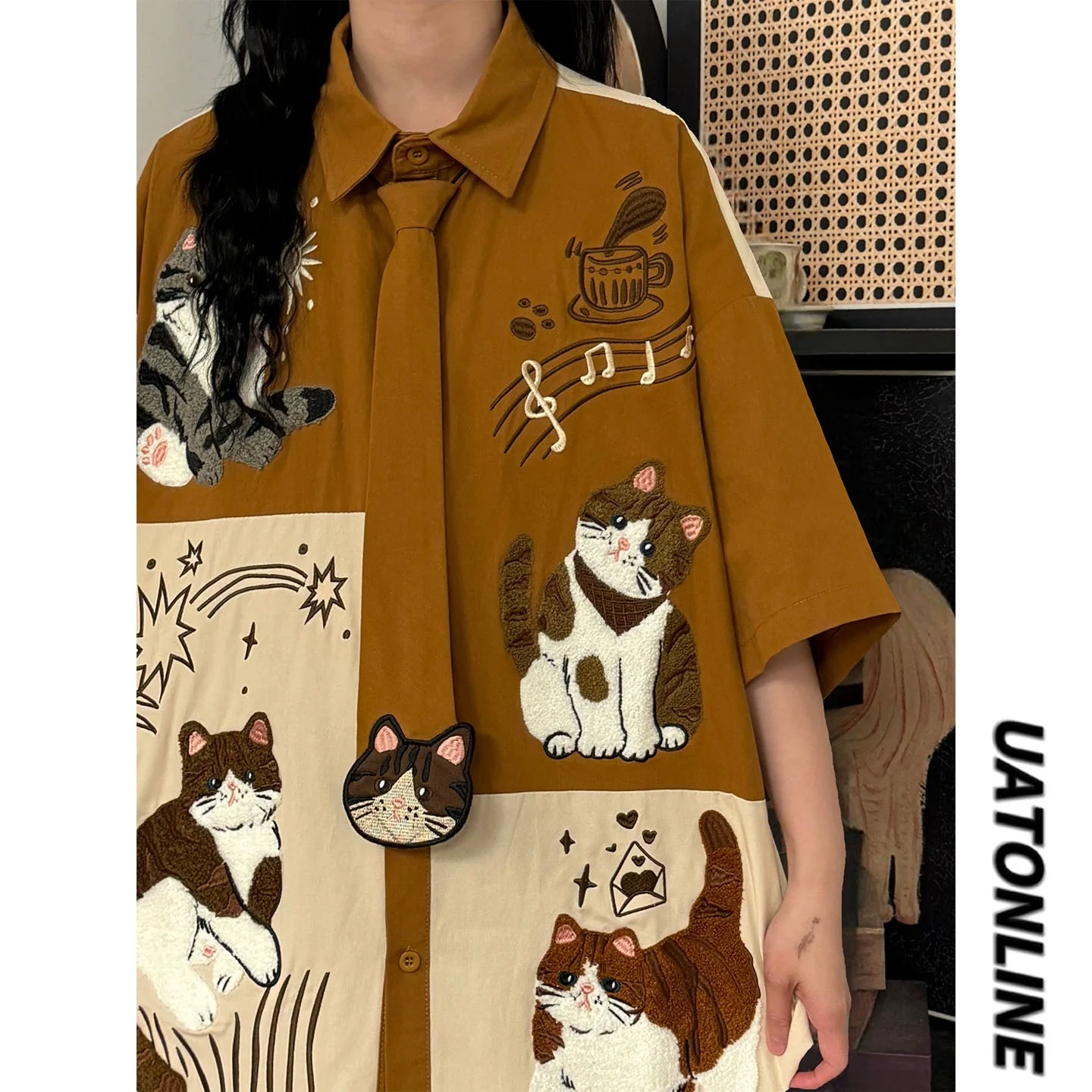 UATONLINE2026 Summer American Retro Fun Embroidery Color Block Tie Short Sleeve Shirt Loose Fit Cotton Vintage Style Wome...
UATONLINE2026 Summer American Retro Fun Embroidery Color Block Tie Short Sleeve Shirt Loose Fit Cotton Vintage Style Wome...