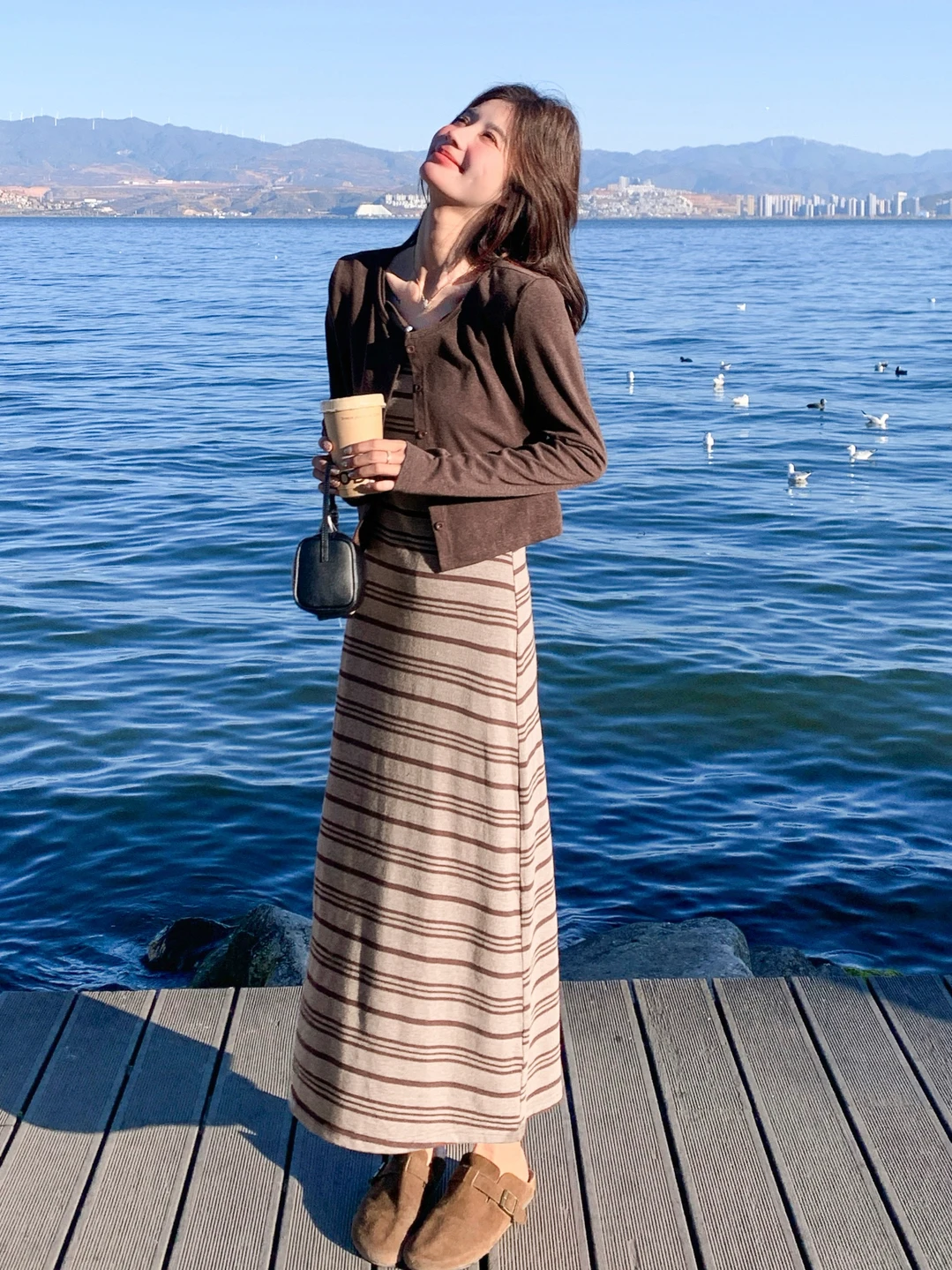 Casual Striped Vest Dress Loose Fitting Women's Two Piece Set Spring Autumn Slimming Short Open Cardigan Chic Fashion Ensemble
Casual Striped Vest Dress Loose Fitting Women's Two Piece Set Spring Autumn Slimming Short Open Cardigan Chic Fashion Ensemble