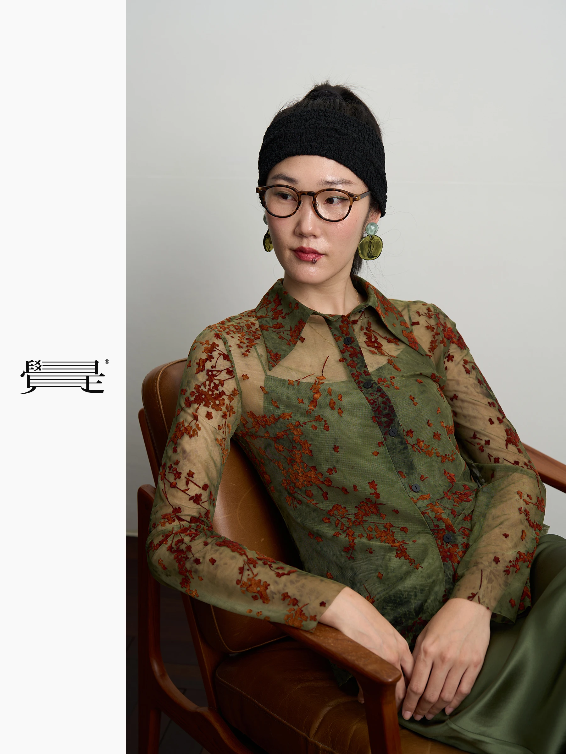 Женский кардиган в стиле ретро, из вельвета, дышащий, свободного кроя, с цветочным узором
Женский кардиган в стиле ретро, из вельвета, дышащий, свободного кроя, с цветочным узором