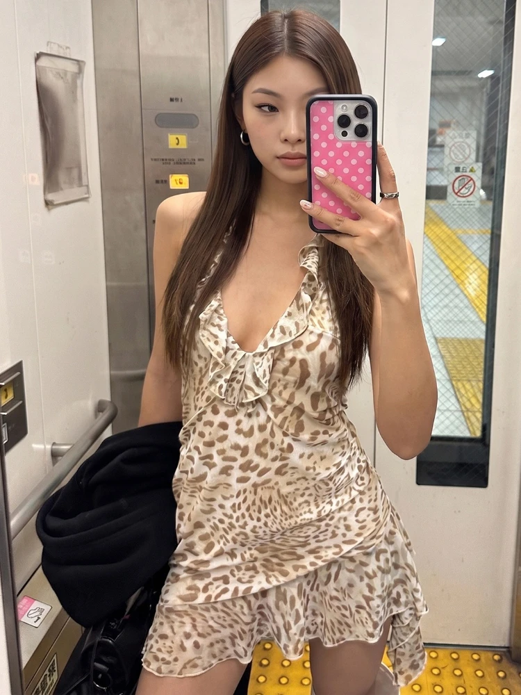 Y2k Aesthetic Leopard Print Sexy Halter Dress Women Vintage Irregular Ruffled Dresses 2026 Harajuku A-Line Mini Grunge Vestidos
Y2k Aesthetic Leopard Print Sexy Halter Dress Women Vintage Irregular Ruffled Dresses 2026 Harajuku A-Line Mini Grunge Vestidos