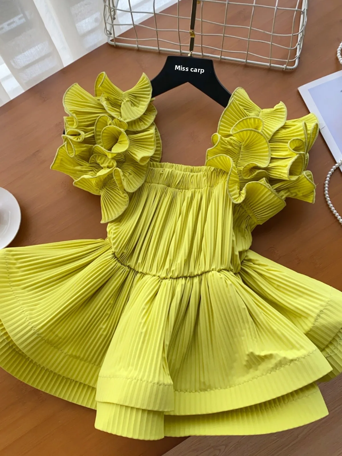 Ele Simple High-End Women's irt Autumn Season Pleated Waist-Cinching Design Lace Binding Top Korean Sle Loose Fit
Ele Simple High-End Women's irt Autumn Season Pleated Waist-Cinching Design Lace Binding Top Korean Sle Loose Fit