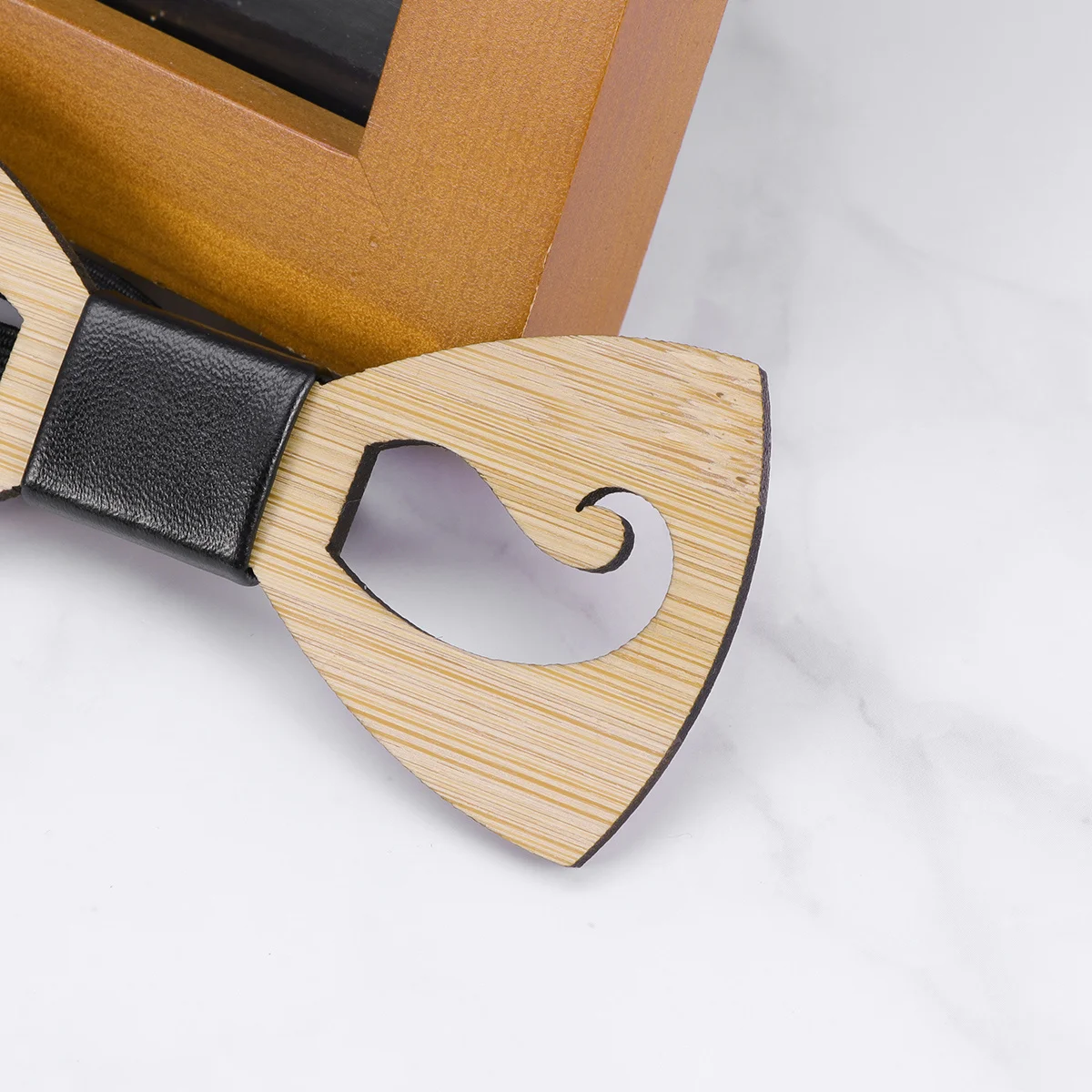 Wooden Bow Tie For Men Pre-Shaped Adjustable Elastic Band One Size Fits All Wedding Party Festival Gift Decor Accessory 
Wooden Bow Tie For Men Pre-Shaped Adjustable Elastic Band One Size Fits All Wedding Party Festival Gift Decor Accessory