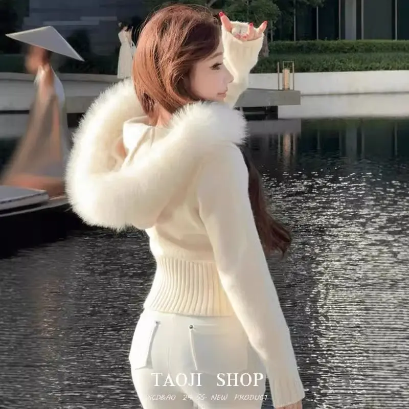 New High-end Style Advanced Designed Temperature Women's Winter 2024 Knitted Cardigan Hooded with A Large Fur Collar Sweater
New High-end Style Advanced Designed Temperature Women's Winter 2024 Knitted Cardigan Hooded with A Large Fur Collar Sweater