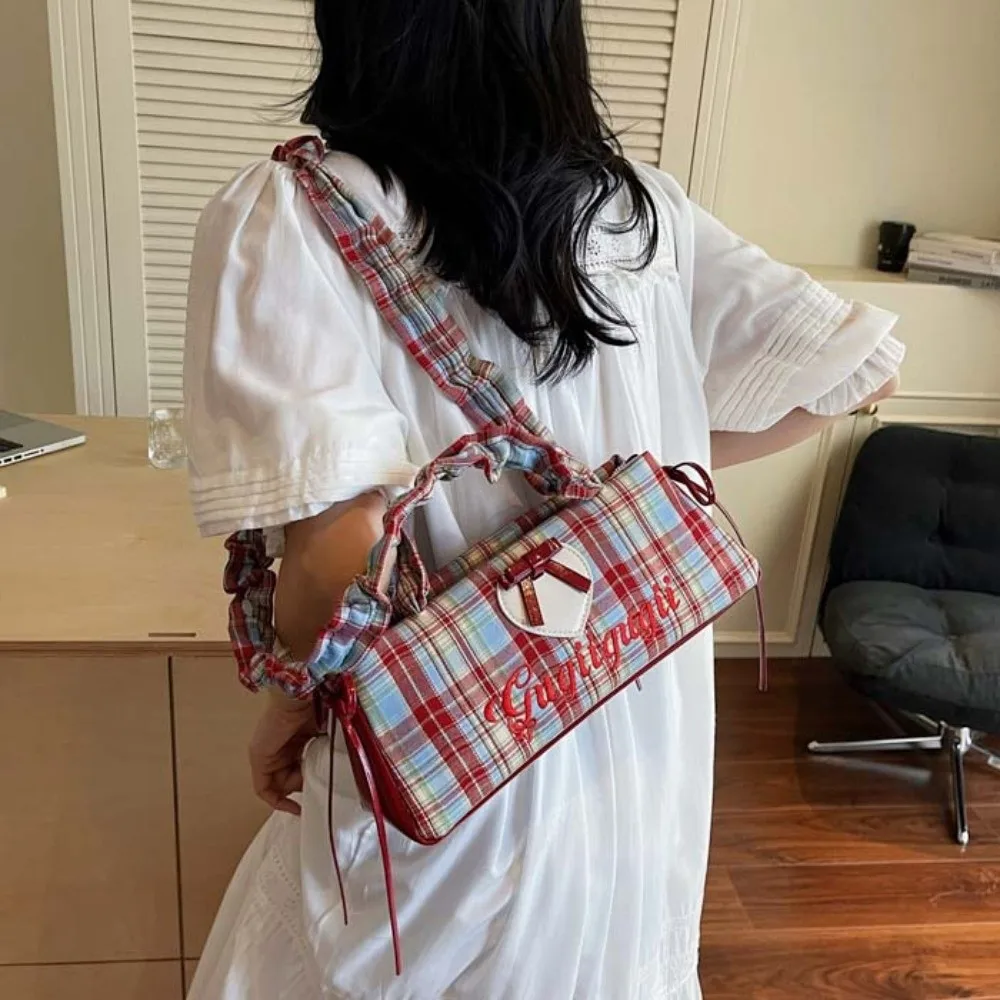 Drawstring Shoulder Strap French Stick Handbag Bow Ribbon Pleated Plaid Shoulder Bag Korean Style Heart Cloth Underarm Bags
Drawstring Shoulder Strap French Stick Handbag Bow Ribbon Pleated Plaid Shoulder Bag Korean Style Heart Cloth Underarm Bags