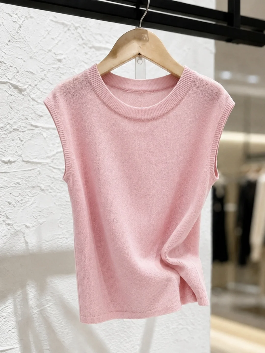Sweet Youthful Ice Silk Knitted Vest Commute Versatile Overhead High End Feeling Sleeveless Top Women Summer 2026
Sweet Youthful Ice Silk Knitted Vest Commute Versatile Overhead High End Feeling Sleeveless Top Women Summer 2026