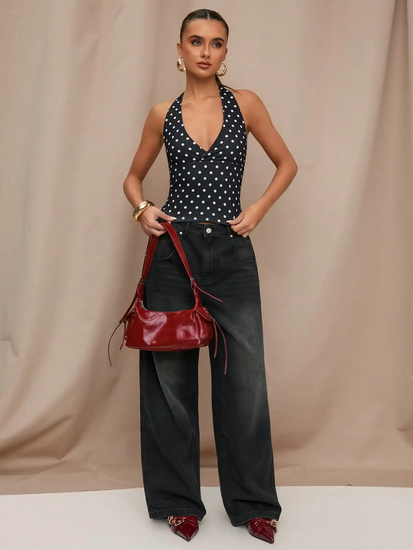 Black Polka Dot Halter Neck Top for Brunch, Streetwear & Date Night - Casual Chic Women's Fashion
Black Polka Dot Halter Neck Top for Brunch, Streetwear & Date Night - Casual Chic Women's Fashion