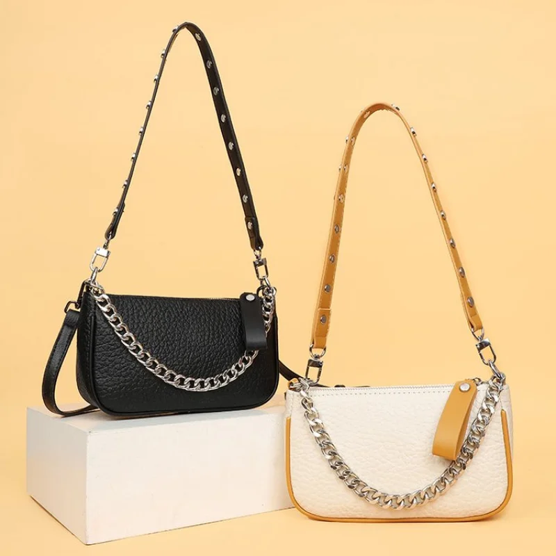 Famous Designer Elegant Leather Women's Crossbody Bag Luxury Brand Trendy Classic Stylish Embellishment Commuter Bag
Famous Designer Elegant Leather Women's Crossbody Bag Luxury Brand Trendy Classic Stylish Embellishment Commuter Bag