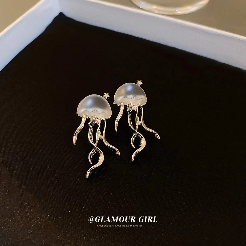Fashion Design Floating Jellyfish Matte Crystal Earrings 2022 Korean Creativity Personality Female Acaleph Stud Earrings Jewelry
Fashion Design Floating Jellyfish Matte Crystal Earrings 2022 Korean Creativity Personality Female Acaleph Stud Earrings Jewelry