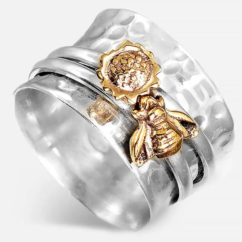 Europe and The United States New Simple Three-dimensional Bee Flowers Two-tone Ring Women's Vintage Bohemian Jewellery Gifts
Europe and The United States New Simple Three-dimensional Bee Flowers Two-tone Ring Women's Vintage Bohemian Jewellery Gifts