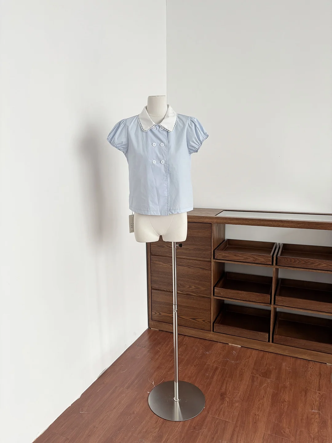 Commuting Style Bubble Sleeve Shirt Women's Blue Double Buttoned Color Block Slim Fit Short Top Polyester Fiber Casual Shirt
Commuting Style Bubble Sleeve Shirt Women's Blue Double Buttoned Color Block Slim Fit Short Top Polyester Fiber Casual Shirt