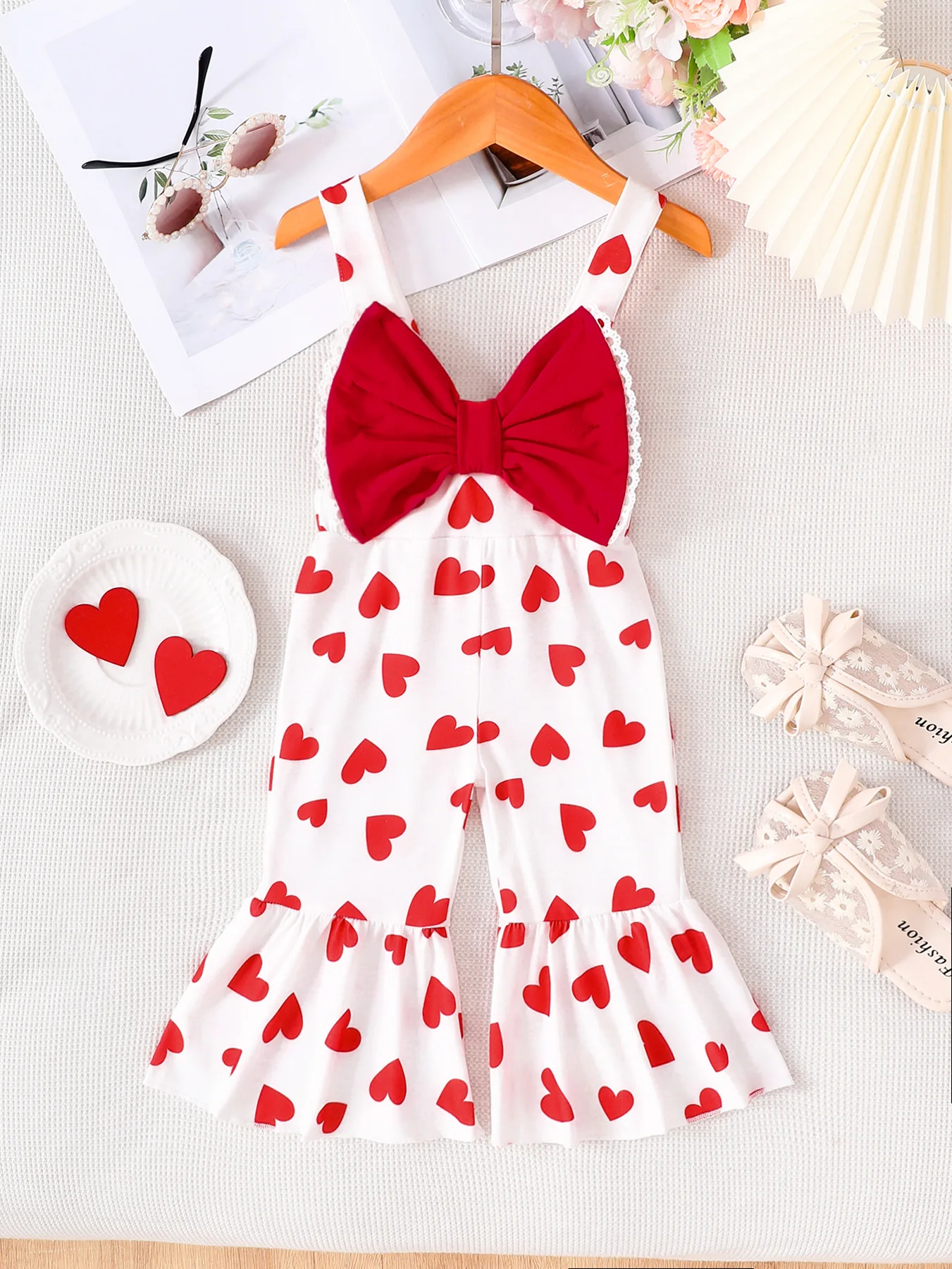 Baby Girl's Heart-Printed Flared Jumpsuit with Big Red Bow Shoulder Straps, Sweet Valentine's Day Princess-Style Summer Outfit
Baby Girl's Heart-Printed Flared Jumpsuit with Big Red Bow Shoulder Straps, Sweet Valentine's Day Princess-Style Summer Outfit