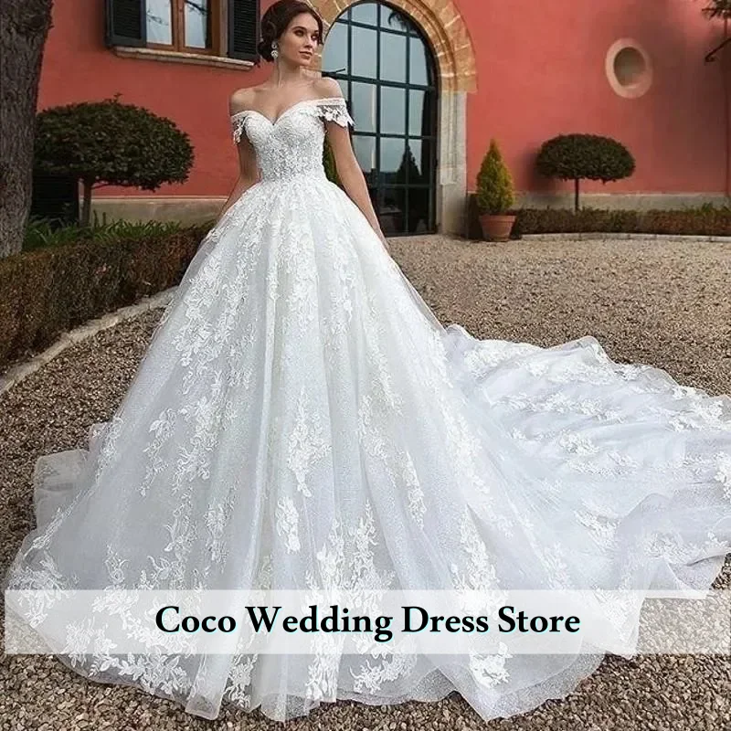 Изысканные свадебные платья с открытыми плечами, расшитые бисером и кружевными аппликациями, в пол, с пышной юбкой, свадебное платье для невесты
Изысканные свадебные платья с открытыми плечами, расшитые бисером и кружевными аппликациями, в пол, с пышной юбкой, свадебное платье для невесты