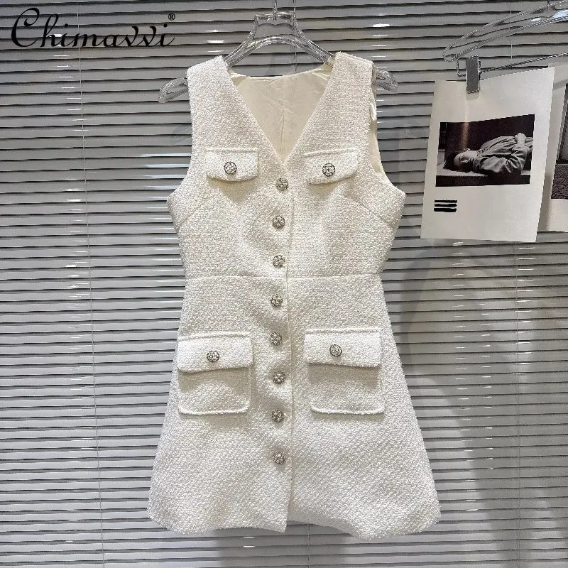 2026 Summer New French Chic Rhinestone Floral Buckle Tweed Cinched Waist Vest Dress Commuter Slim Fit Elegant Women's Dress
2026 Summer New French Chic Rhinestone Floral Buckle Tweed Cinched Waist Vest Dress Commuter Slim Fit Elegant Women's Dress