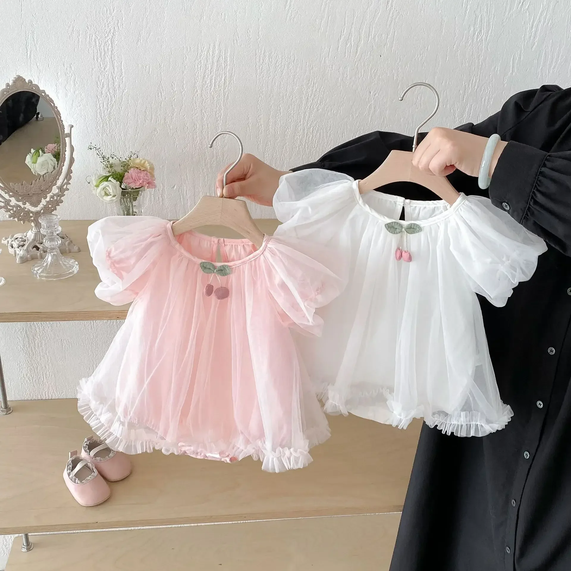 Summer Baby Girl Short Sleeve Tulle Princess Romper with Cherry Pattern Cotton Newborn Sweet 100 Day Photoshoot Crawl Outfit
Summer Baby Girl Short Sleeve Tulle Princess Romper with Cherry Pattern Cotton Newborn Sweet 100 Day Photoshoot Crawl Outfit