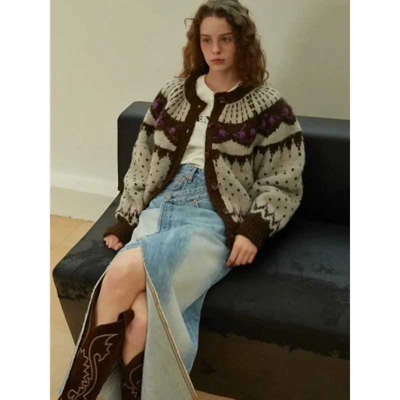 GRE@ Small Niche Design Knitted Cardigan Alpaca Wool Fel Island Coat for Women, Korean Dongdaemun Style, Autumn/winter 2025
GRE@ Small Niche Design Knitted Cardigan Alpaca Wool Fel Island Coat for Women, Korean Dongdaemun Style, Autumn/winter 2025