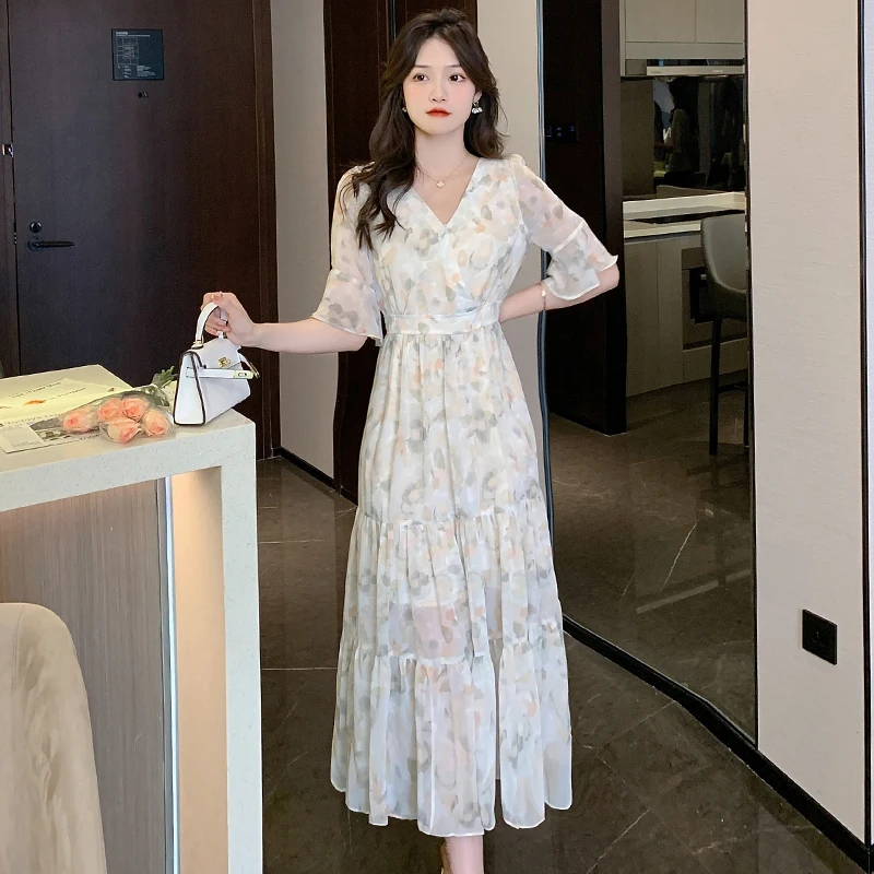 Cake skirt floral dress, new summer style, slimming, Korean and French style, high-end long skirt, over-the-knee skirt for women
Cake skirt floral dress, new summer style, slimming, Korean and French style, high-end long skirt, over-the-knee skirt for women
