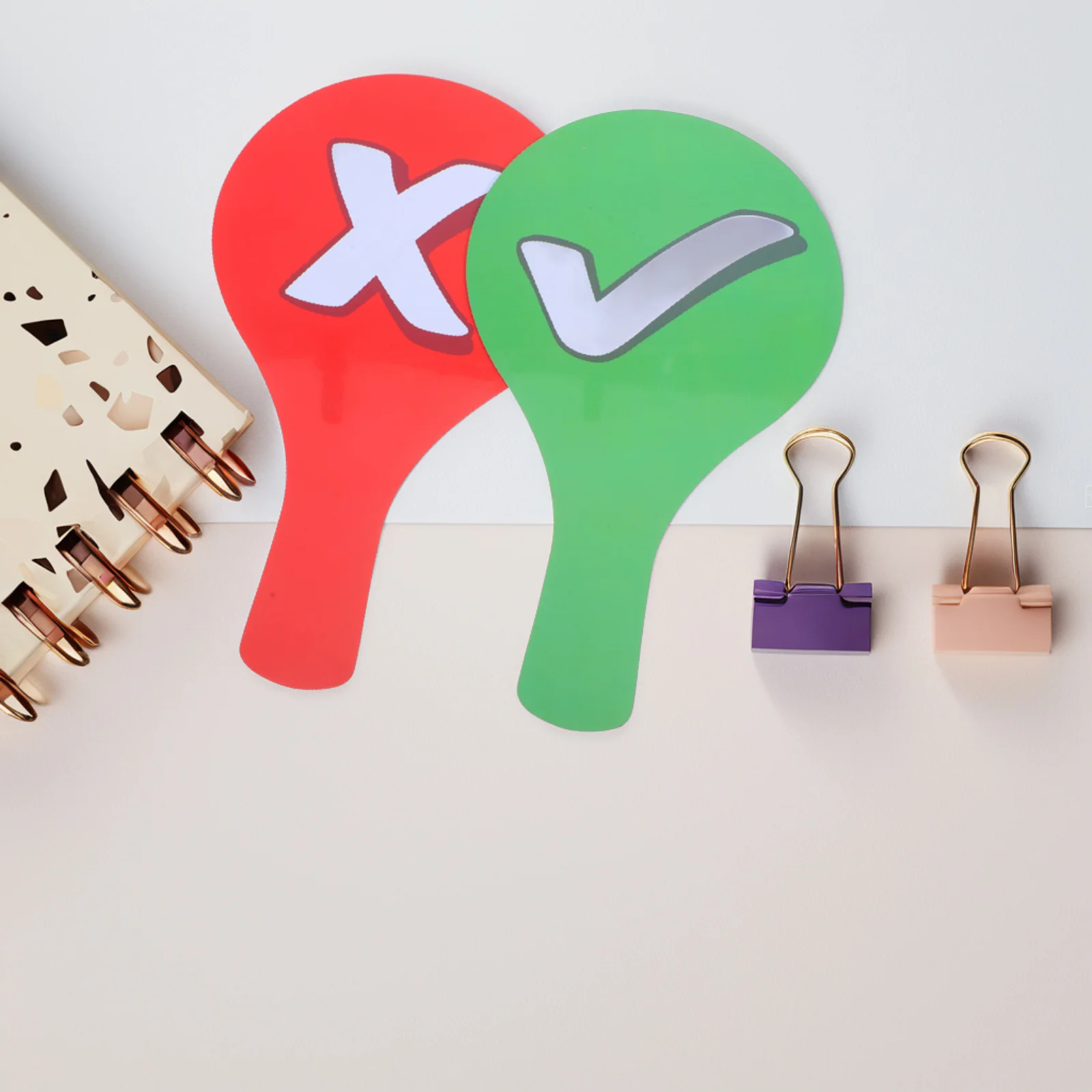 2pcs Hand Held Paddles Double Sided Red Boards For Classroom Teaching Quick Response Game Tools Student Interaction
2pcs Hand Held Paddles Double Sided Red Boards For Classroom Teaching Quick Response Game Tools Student Interaction